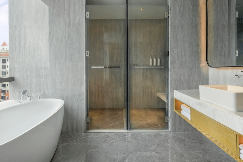 Deluxe Suite, 1 Bedroom, City View - Photo 2