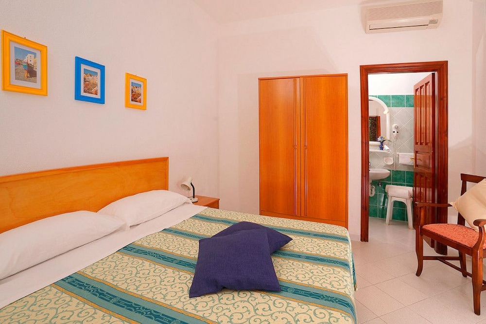Double or Twin Room, Pool View photo 3