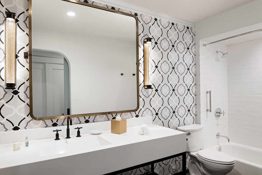 Room, 2 Queen Beds, Accessible (3x3 Shower) - Photo 7