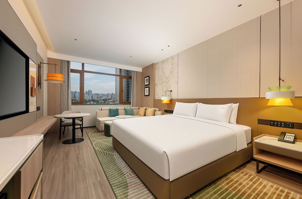 1 King Bed Standard City View photo 3