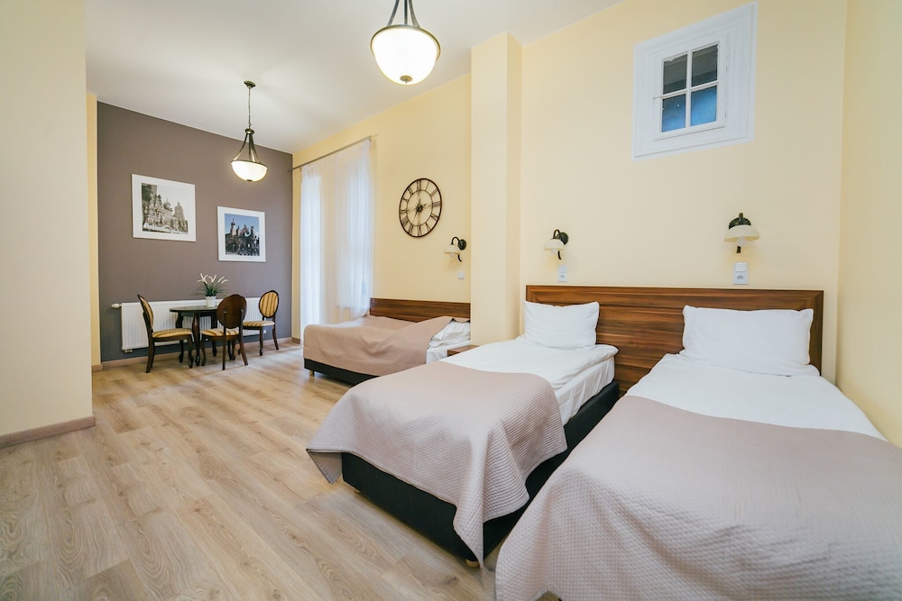 Standard Triple Room (ul. Bonerowska 2) photo 3