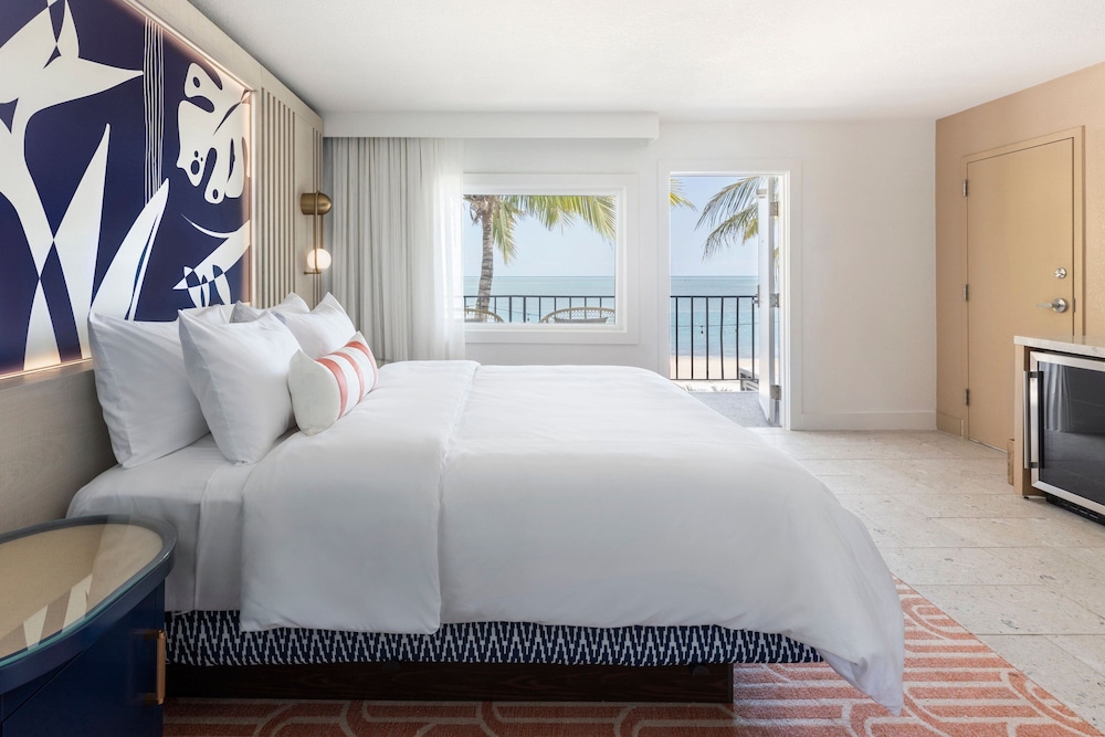 Room, 1 King Bed, Ocean View (balcony)