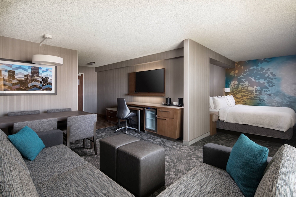 Executive Suite, 1 King Bed with Sofa bed - Photo 4