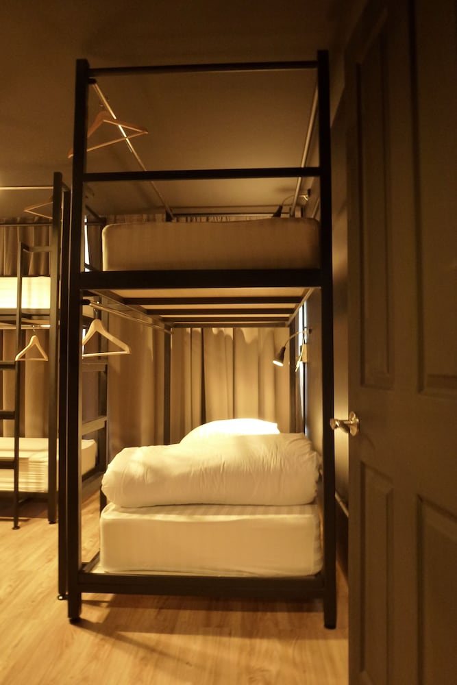 WB: Bed in 6-Bed Mixed Dormitory Room with Shared Bathroom photo 3