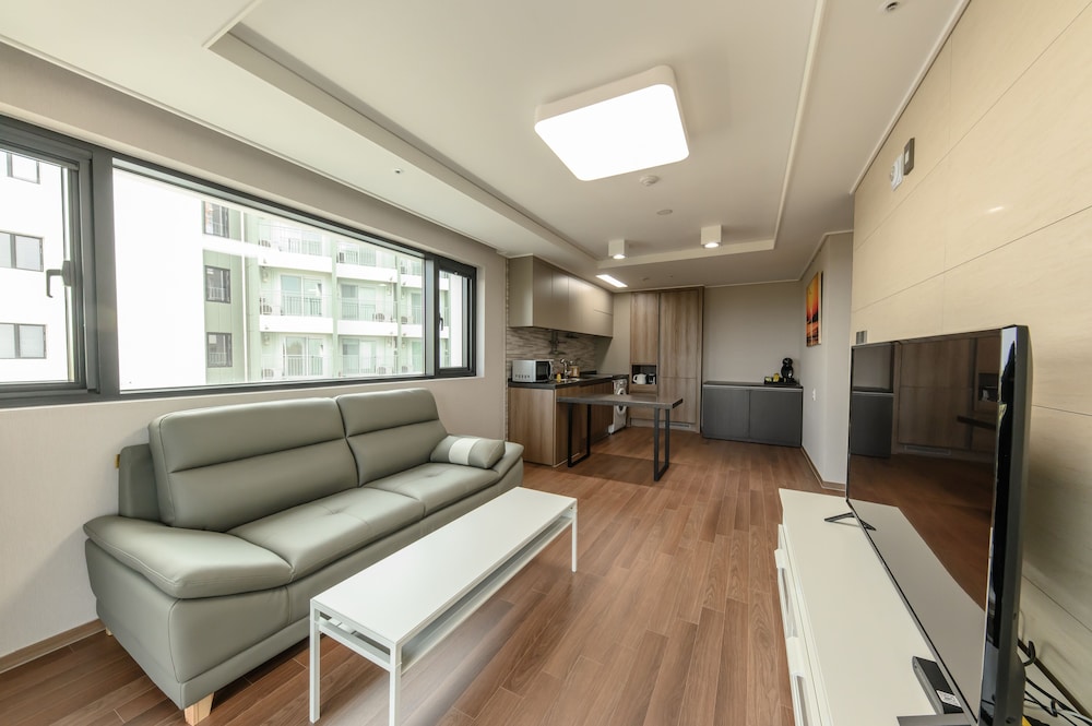 Risen Suite, Ocean View - Photo 4