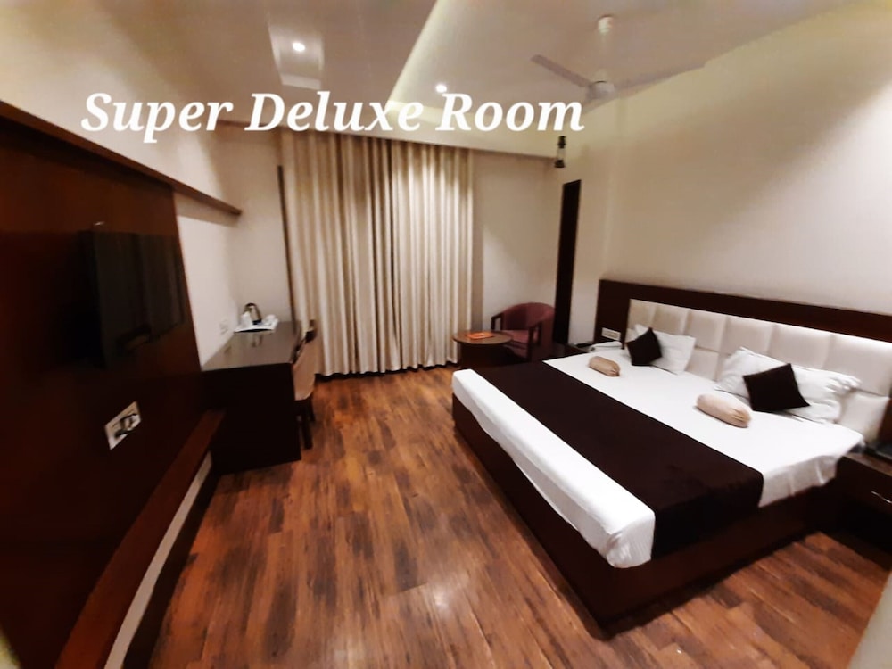 Deluxe Double Room, City View photo 3