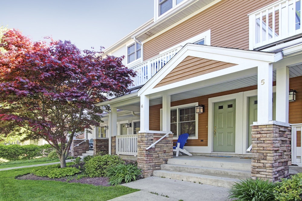 City Townhome, 3 Bedrooms, Patio photo 2