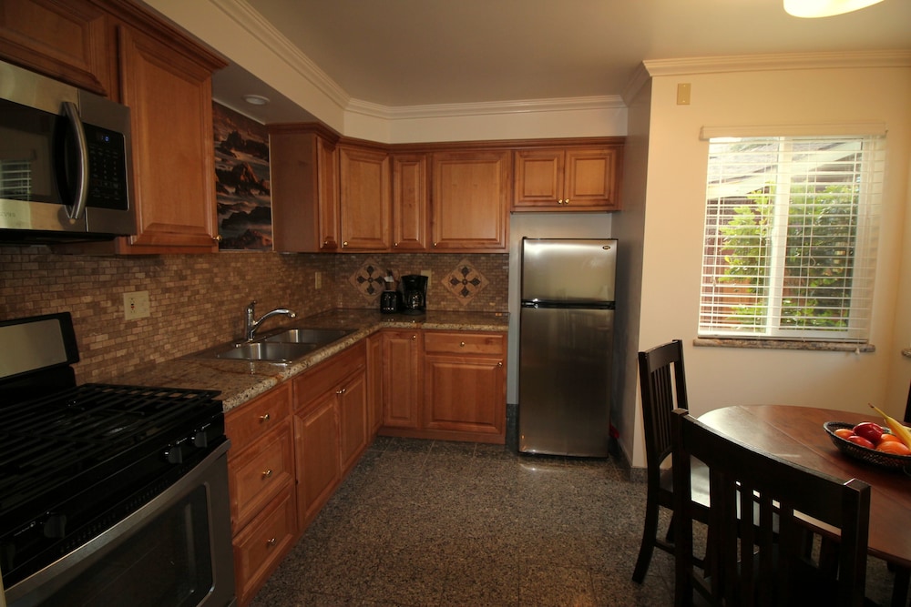 Standard Cottage, Kitchen (1 King Bed) photo 1