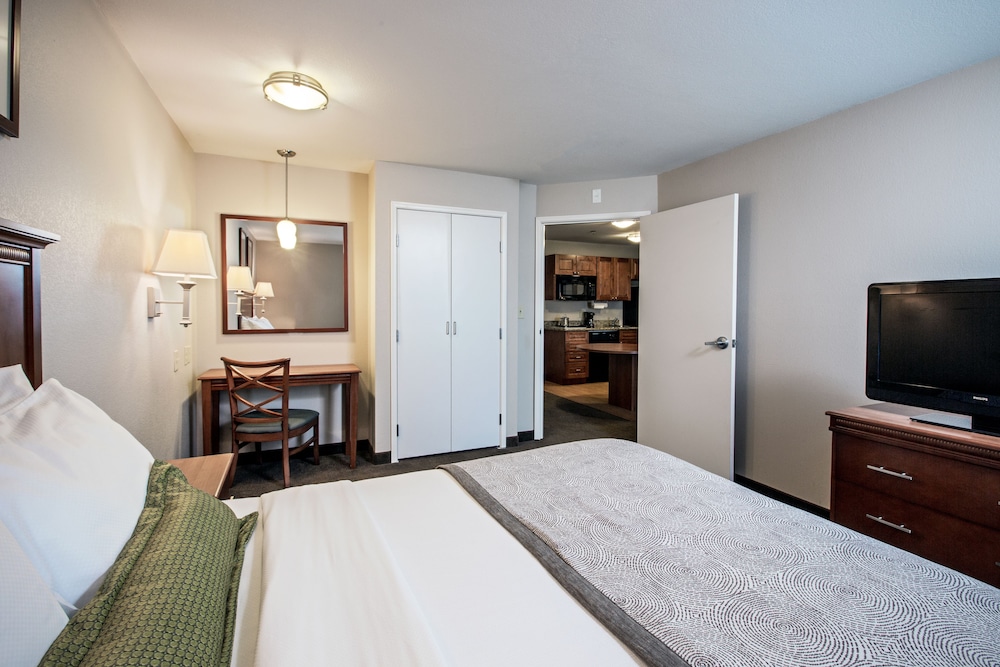 Suite, 1 Bedroom - Photo 1
