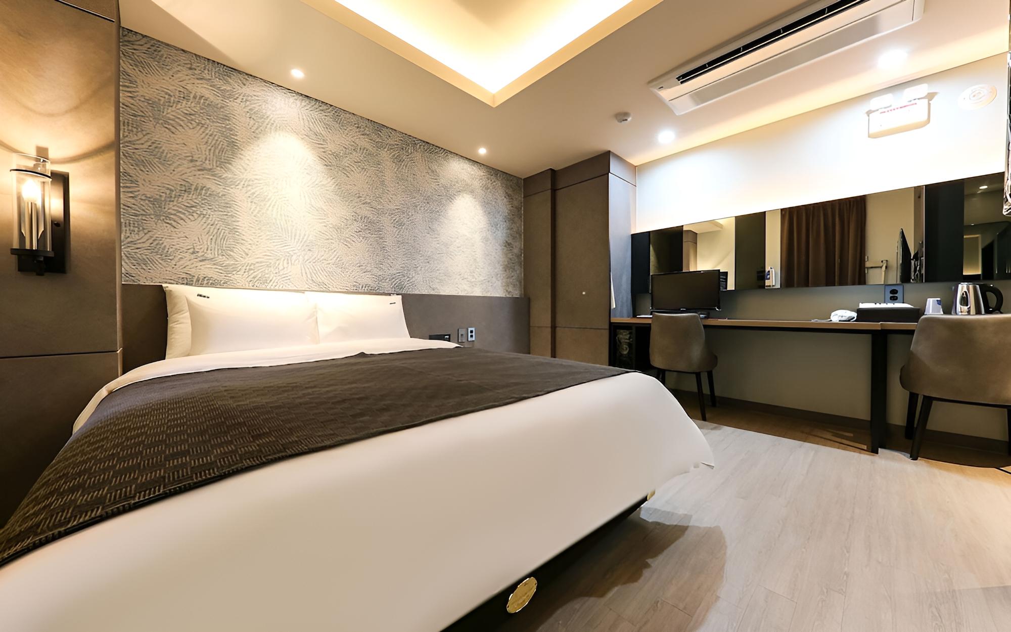 Room (Standard room) - Photo 23