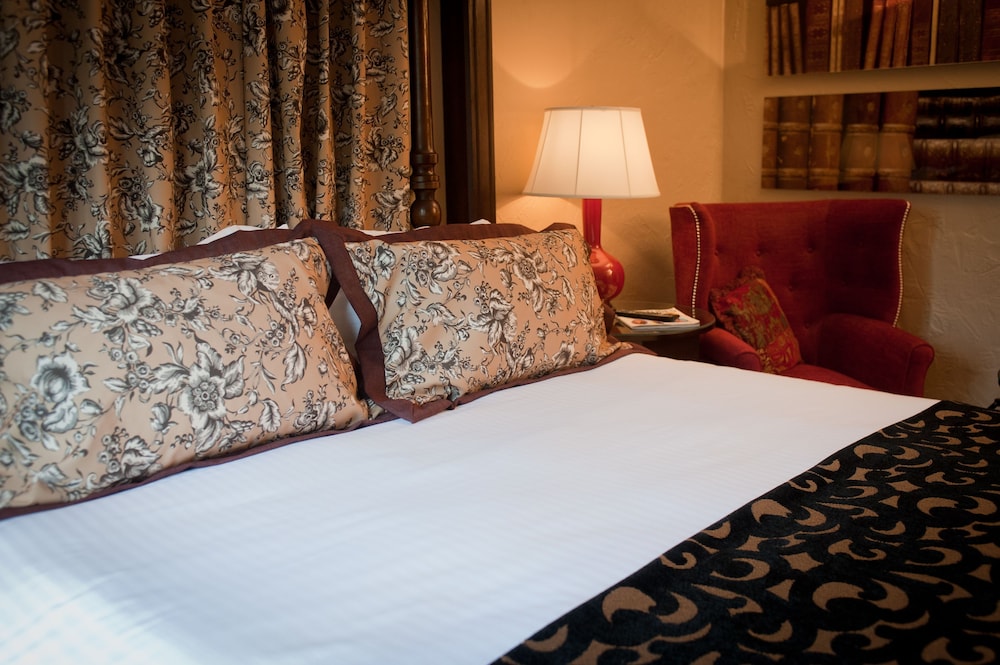 Deluxe Room, 1 King Bed - Photo 2