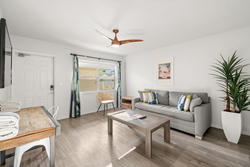 Deluxe King Suite