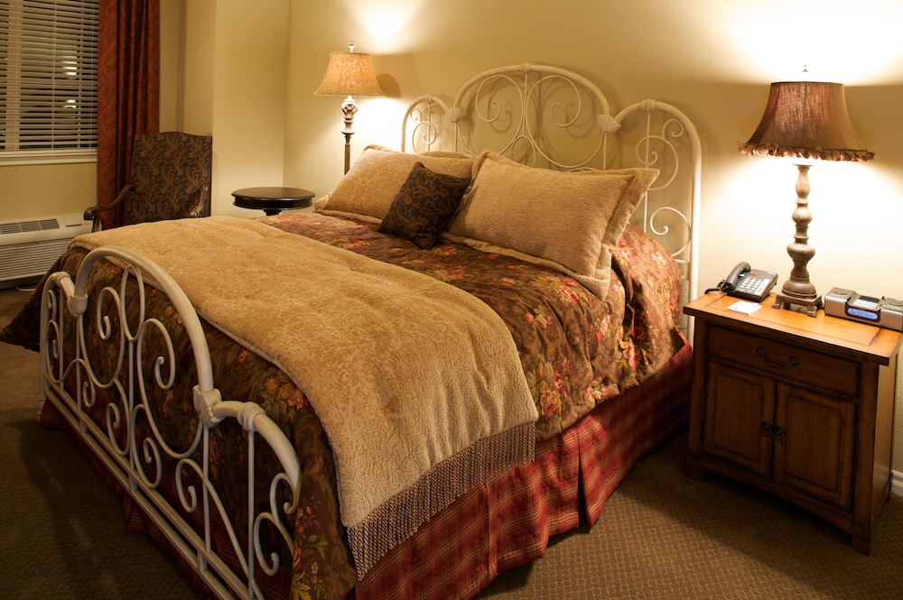 Standard Room, 1 King Bed, Non Smoking photo 1