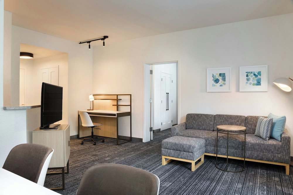 Suite, 1 Bedroom - Photo 1