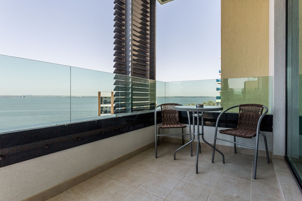 Superior Double or Twin Room, Balcony, Lake View photo 2