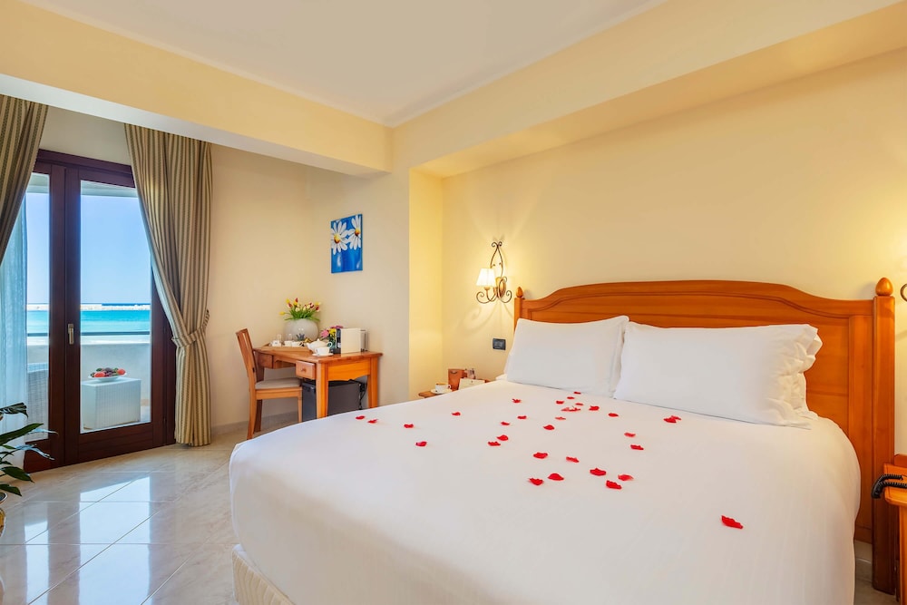 Deluxe Double Room, Sea View - Photo 7