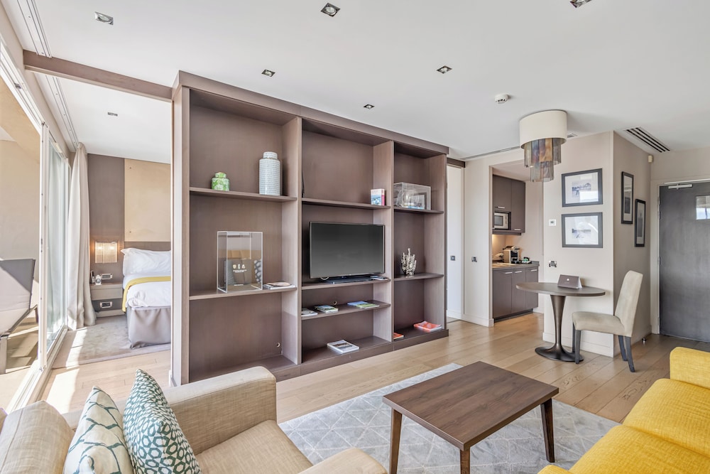 Executive Suite, 1 King Bed with Sofa bed, Golf View photo 3