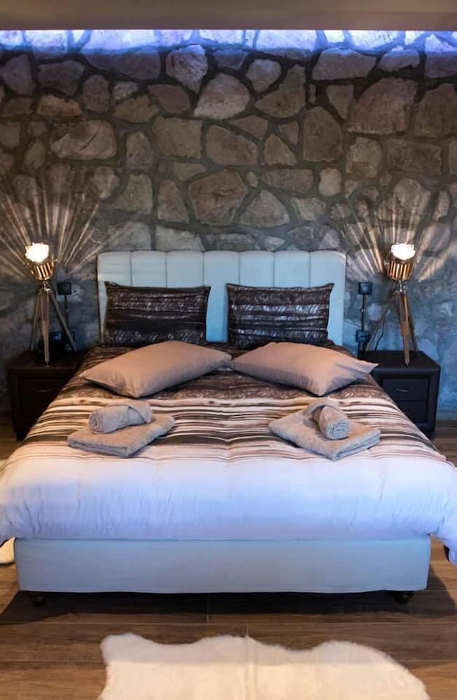 Traditional Suite, Garden View (Stone Suite) photo 1