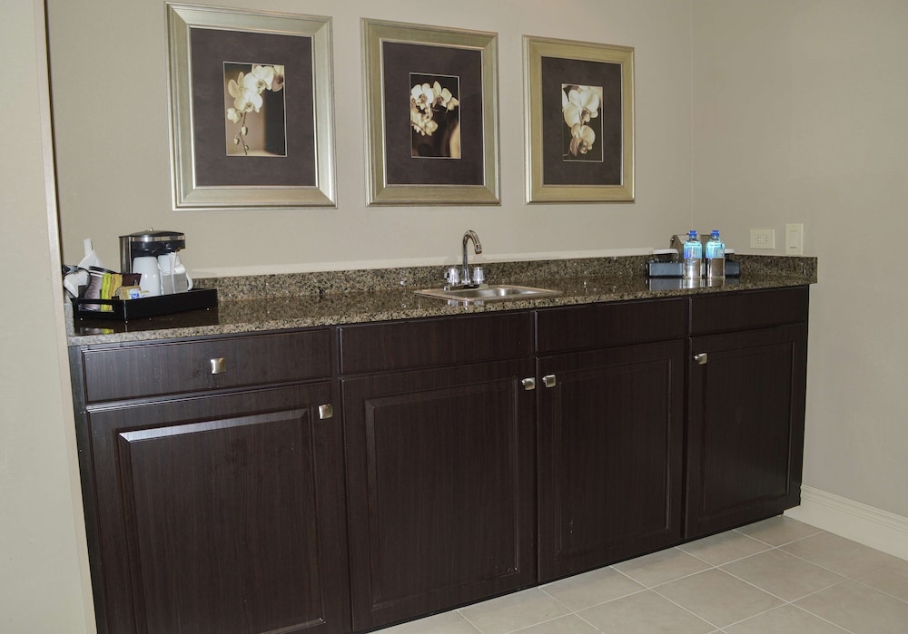 King Corner Suite, Limited View