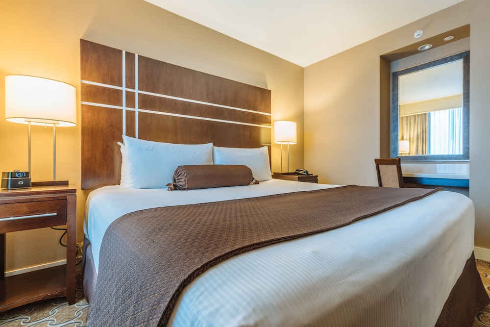 1 Bedroom Suite (Casino Tower) - Photo 5