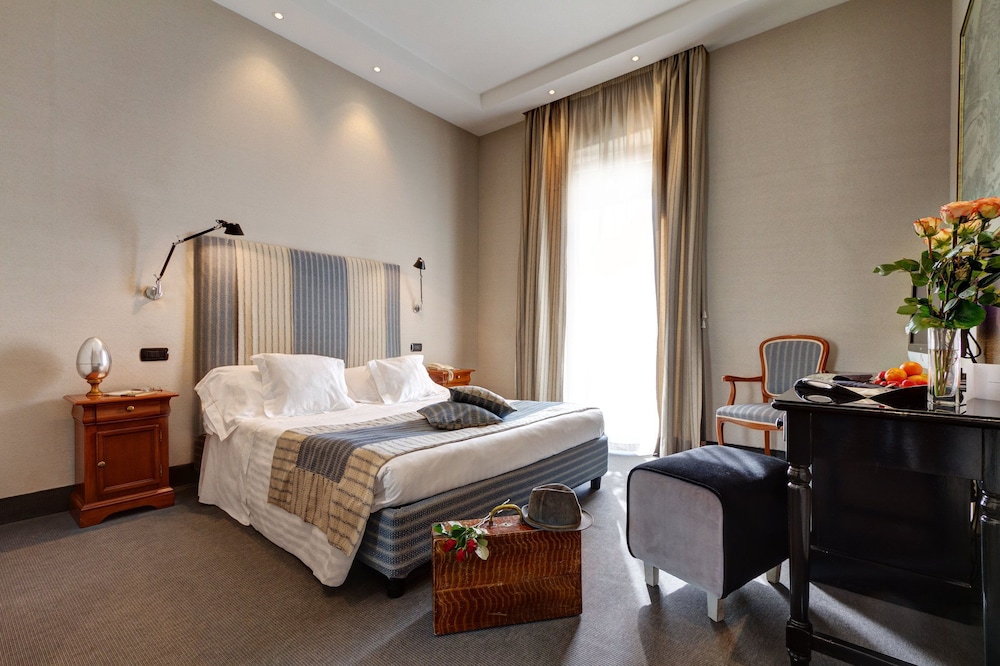 Superior Double or Twin Room thumbnail 6