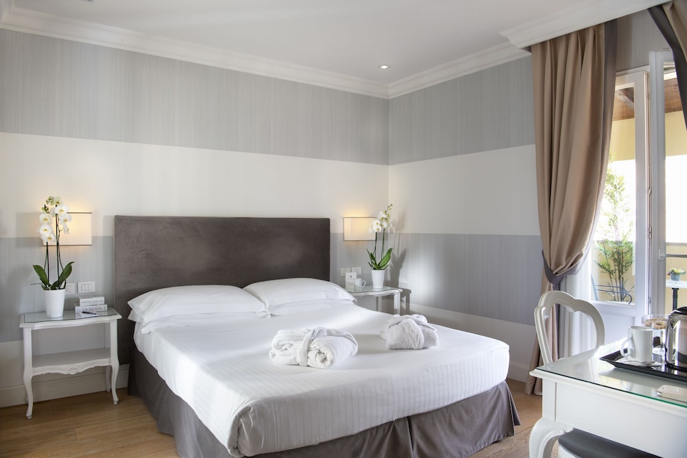 Double Room Single Use, Terrace, City View photo 3