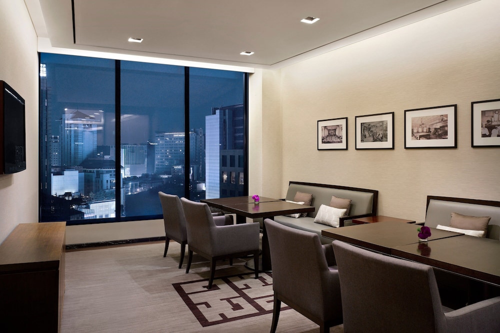Executive Room, 1 King Bed - Photo 4