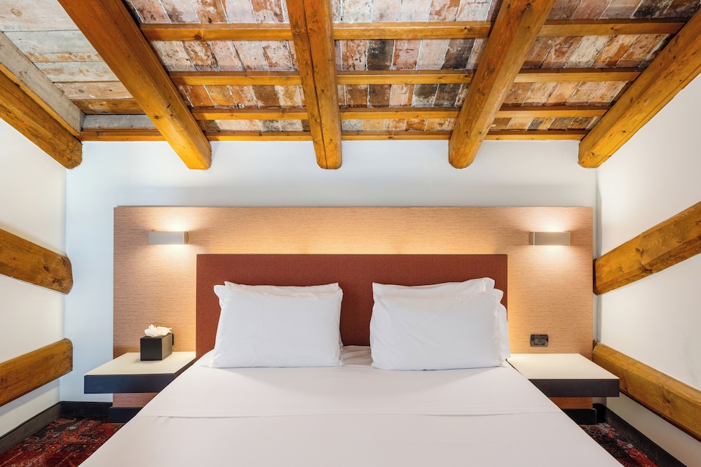 Suite, Canal View (2 Adults)