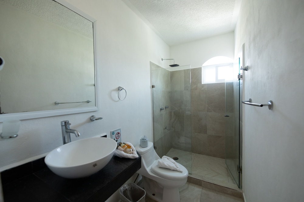 Deluxe Room, 2 Double Beds, Partial Ocean View photo 2