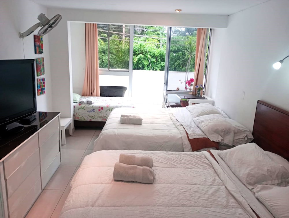 3 Executive Suite, 2 Bedrooms, Park View photo 3
