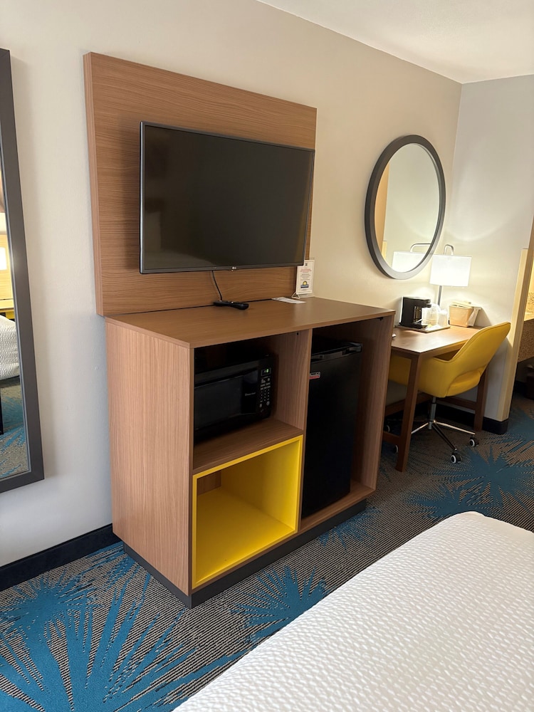 Room, Multiple Beds, Non Smoking - Photo 2