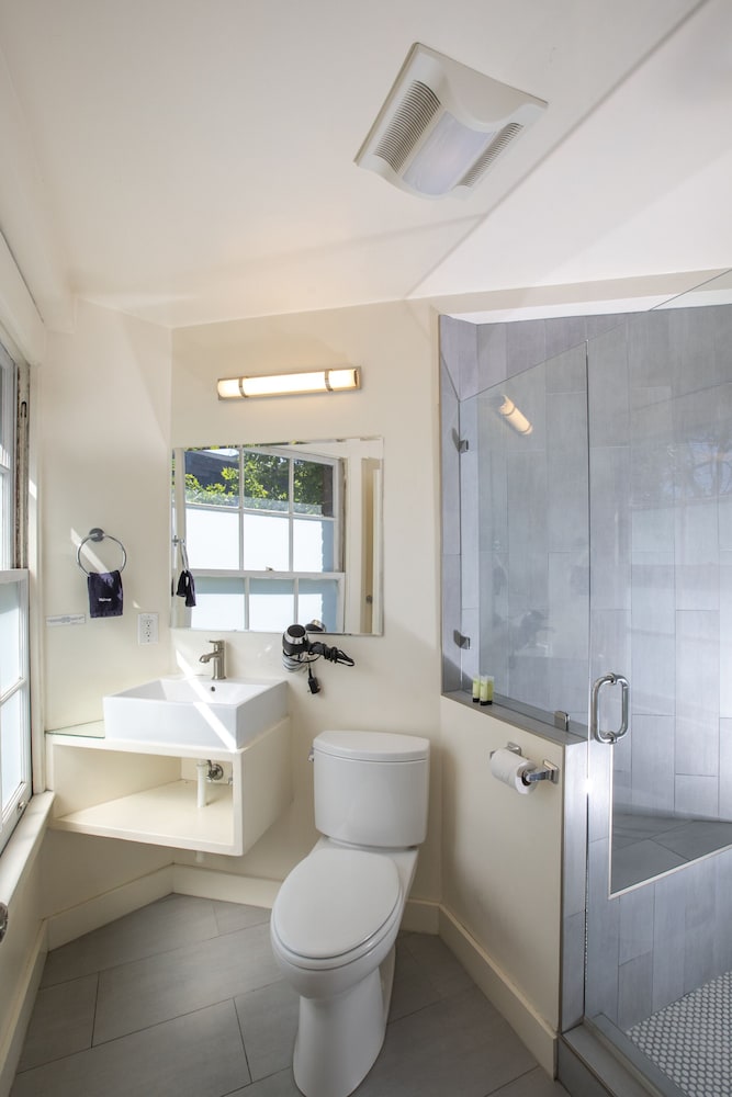 Deluxe Double Room, Ensuite (Street View) - Photo 19