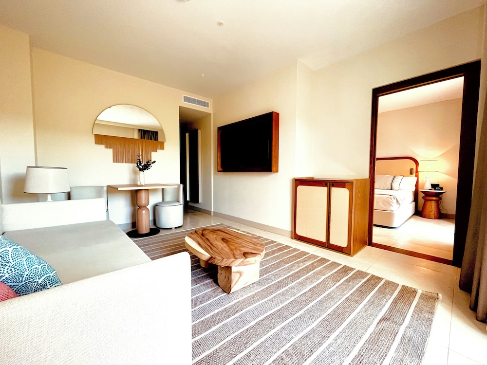 Studio Suite (Signature Level) - Club Access Included