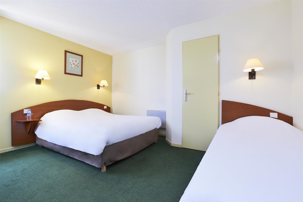 Standard Room, Multiple Beds photo 1