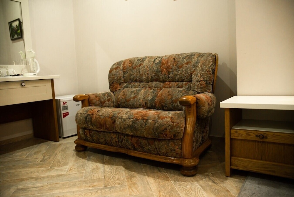 Family Room photo 3