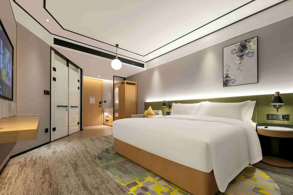 Business Room, 1 King Bed, Accessible photo 1