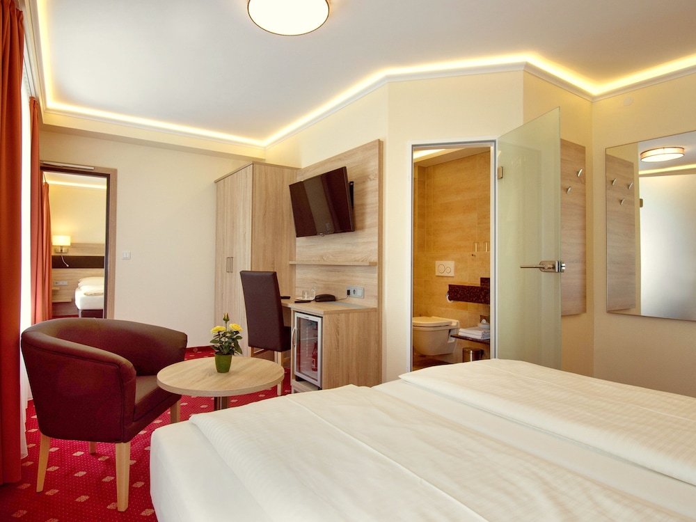 Suite 215/216 - Gunther