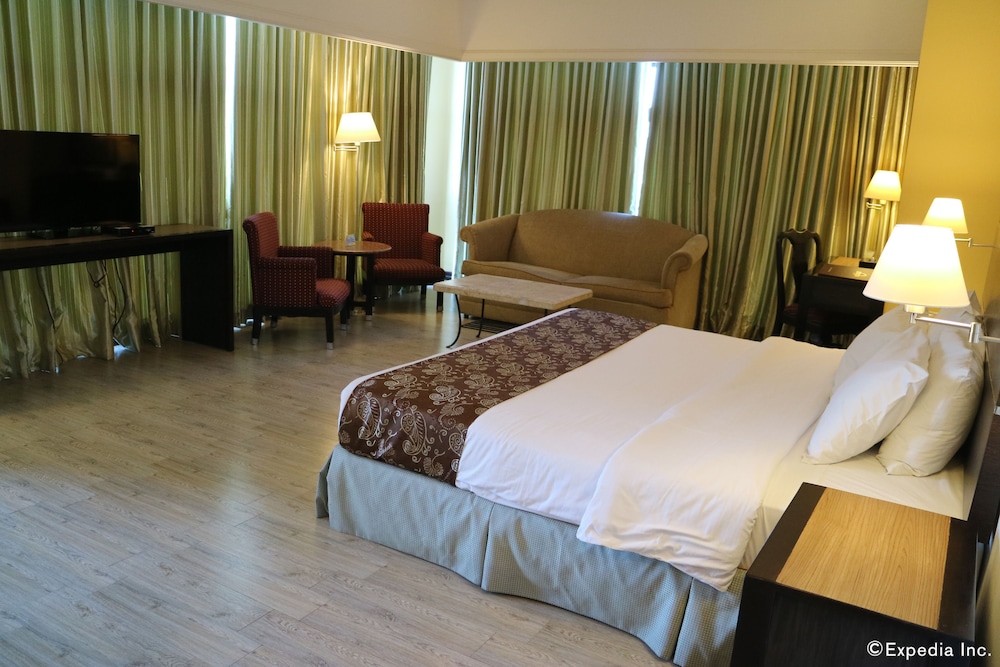Suite, 1 King Bed, Non Smoking - Photo 1