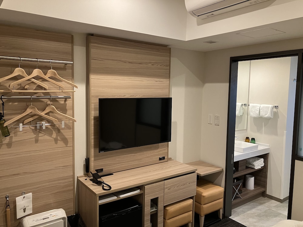 Twin Room, Shower Only (No Bathtub), Non Smoking photo 2