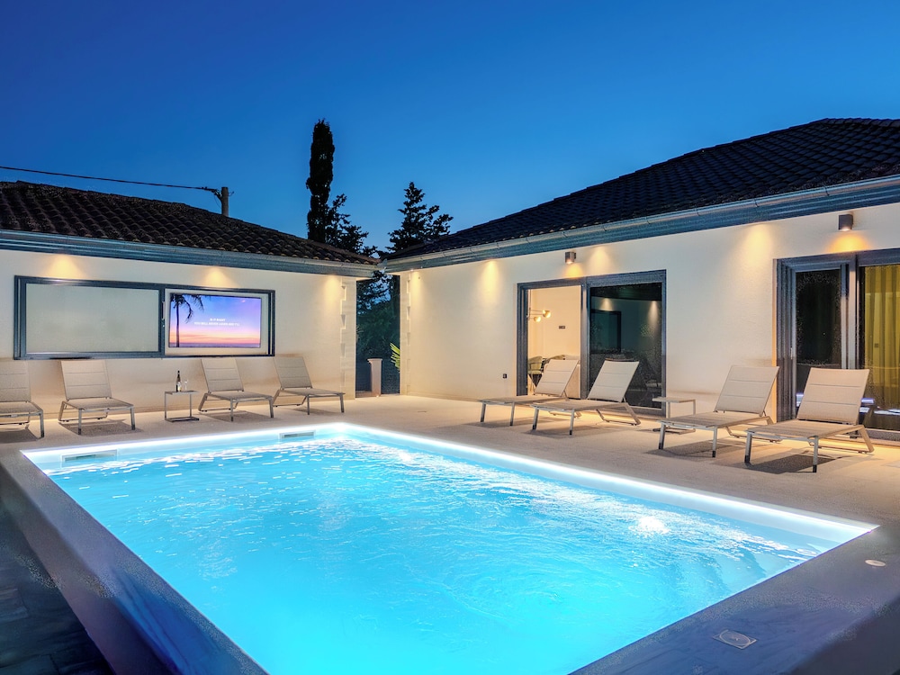 Deluxe Villa, Garden View