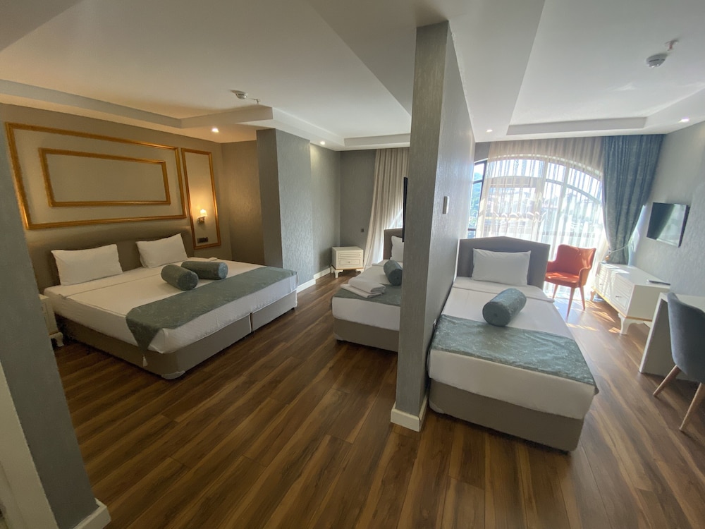 Family Room, Multiple Beds photo 1