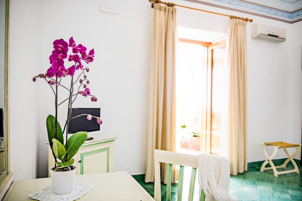 Basic Double Room photo 1