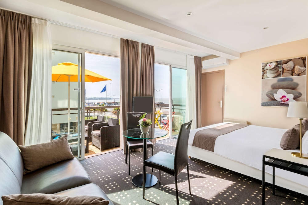 Junior Suite, 1 King Bed, Terrace, Sea View (with Sofabed) - Photo 1