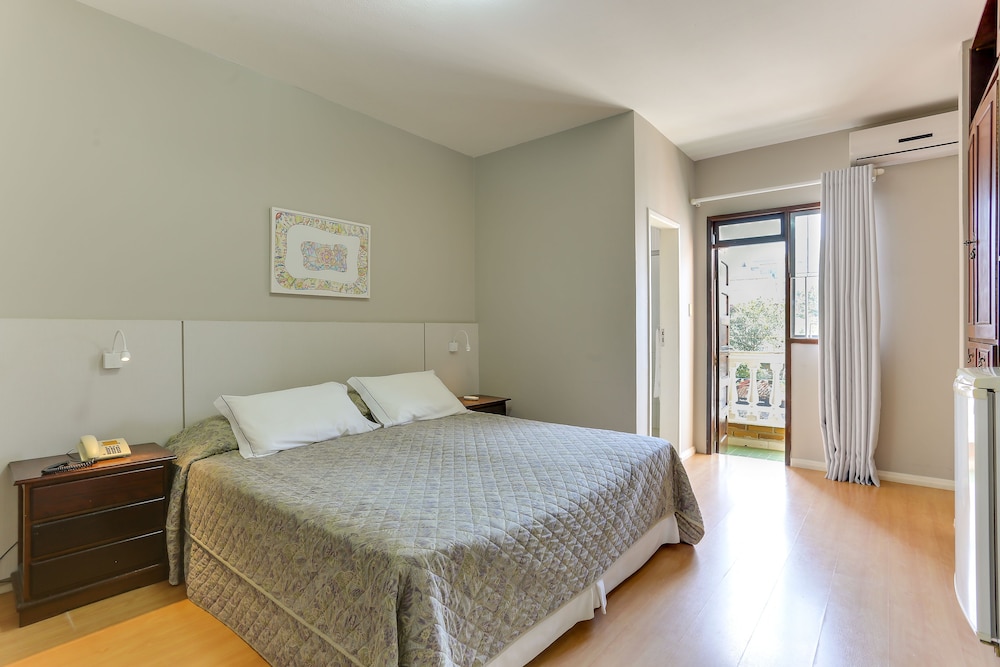 Basic Double Room, Partial Ocean View, Corner