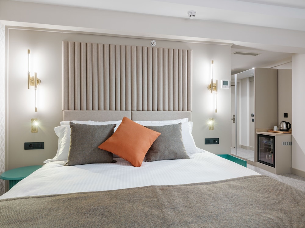Deluxe Room - Photo 6