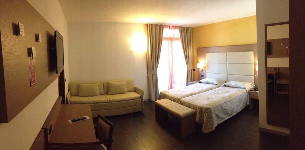 Family Triple Room photo 2