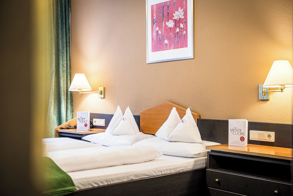 Basic Double Room, 1 Queen Bed (Nontiscordardimé A) photo 1