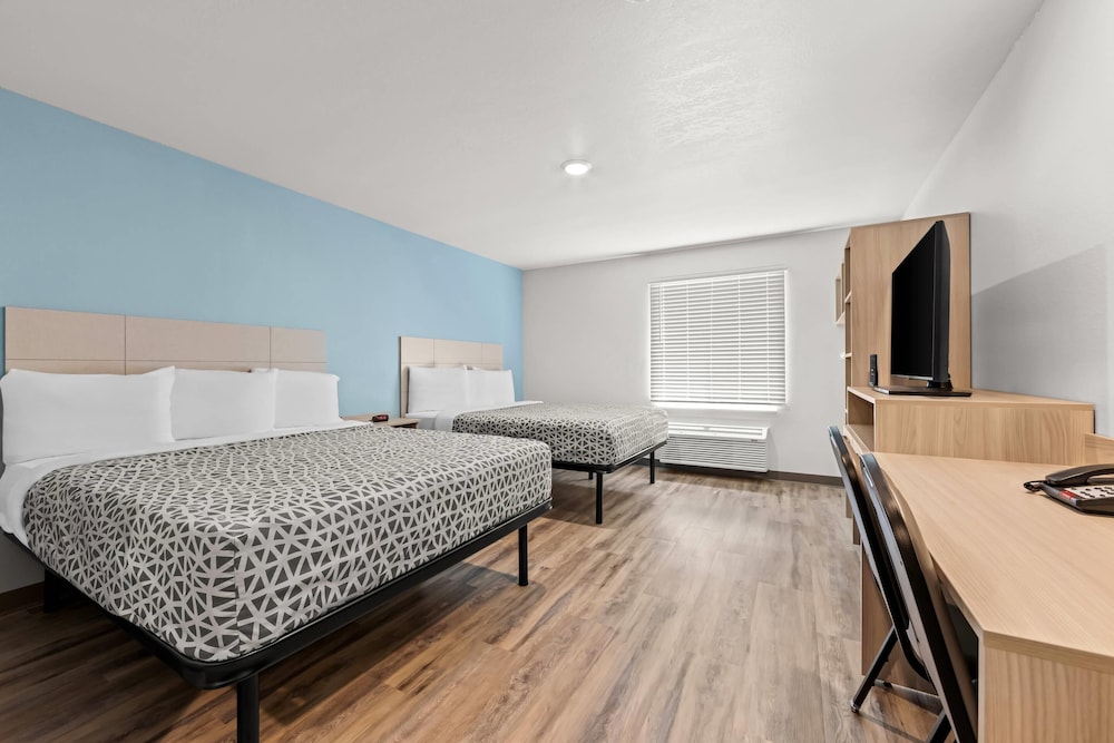 Suite, 2 Queen Beds, Non Smoking photo 2