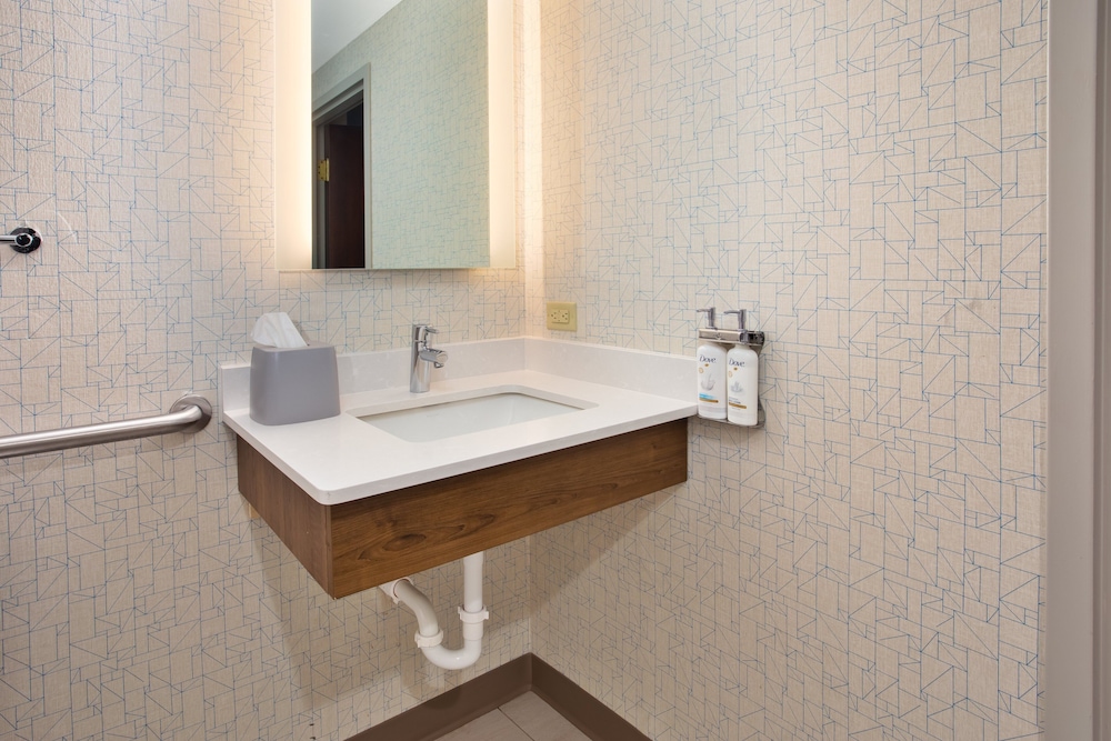 Suite, 1 King Bed, Accessible (Communications) - Photo 5