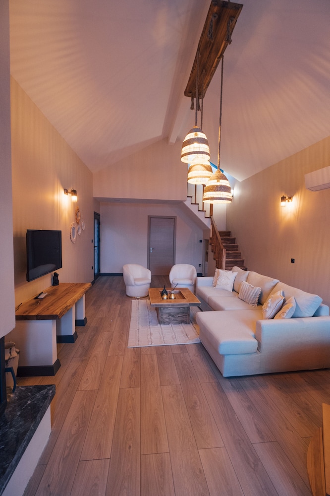 Senior Suite - Photo 2